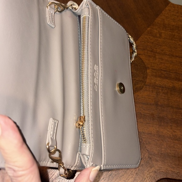 Bebe   Crossbody bag  quilted front and back  vegan leather  gray/ gold tone EUC - Picture 9 of 16